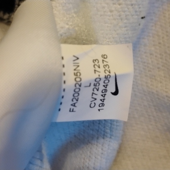 Nike Dri fit shorter ladies camo sweatshirt. Size large. Great for sports! - Picture 9 of 9